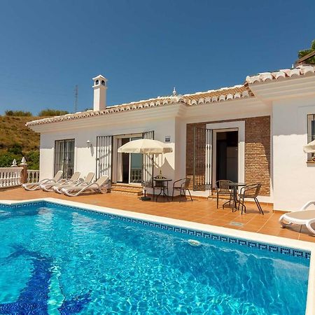 VILLA ANDALUCÍA: cerca de todo, intimidad y espacio Nerja Exterior foto