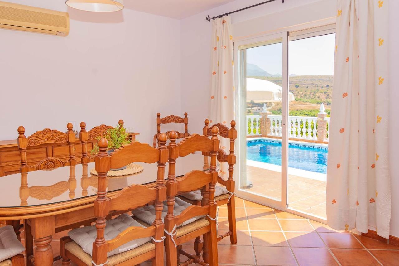 VILLA ANDALUCÍA: cerca de todo, intimidad y espacio Nerja Exterior foto