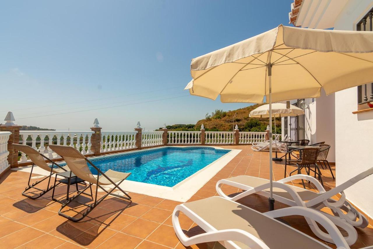 VILLA ANDALUCÍA: cerca de todo, intimidad y espacio Nerja Exterior foto