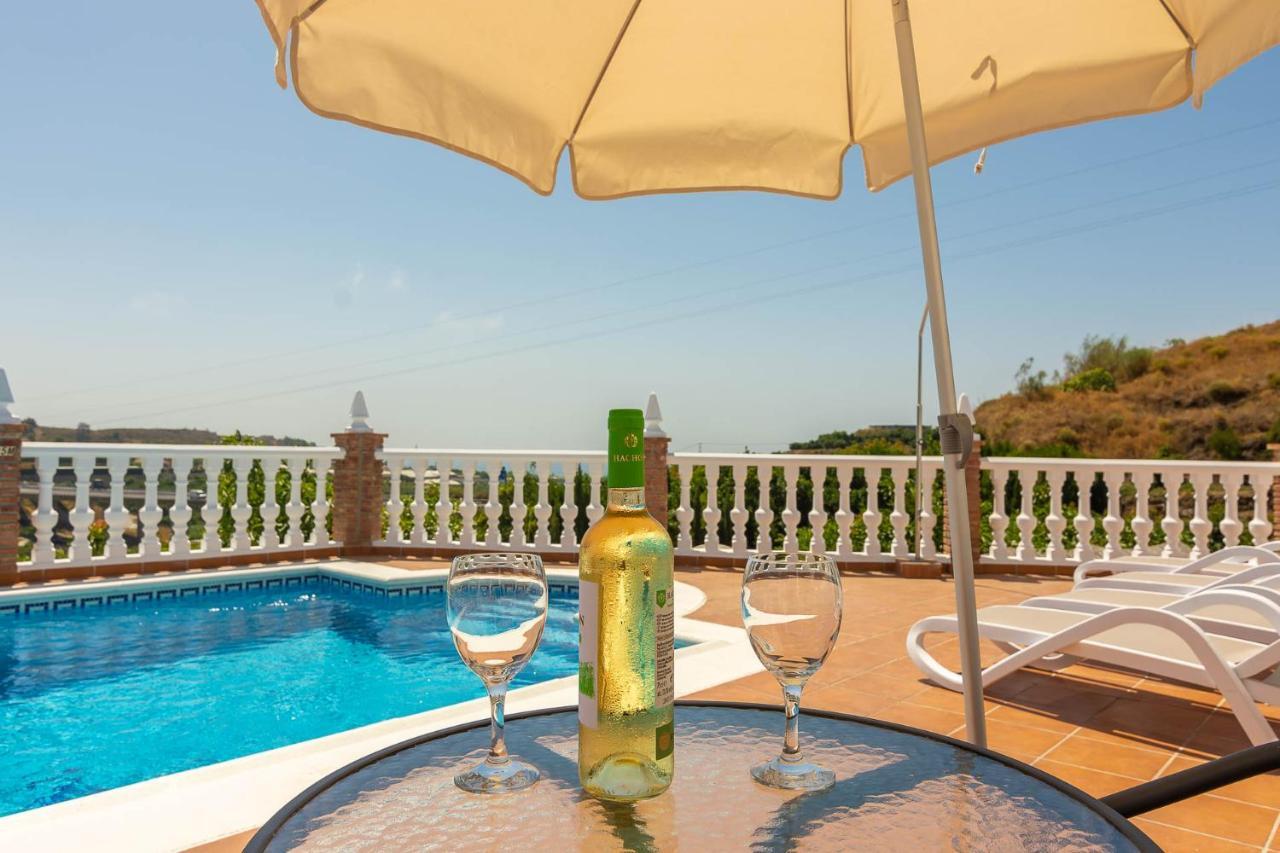 VILLA ANDALUCÍA: cerca de todo, intimidad y espacio Nerja Exterior foto