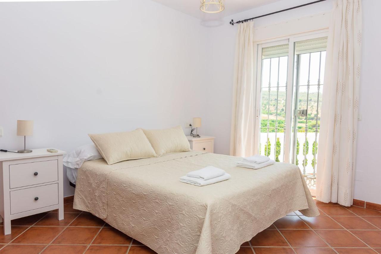 VILLA ANDALUCÍA: cerca de todo, intimidad y espacio Nerja Exterior foto