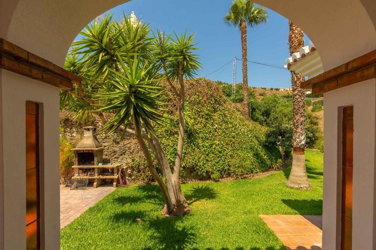 VILLA ANDALUCÍA: cerca de todo, intimidad y espacio Nerja Exterior foto