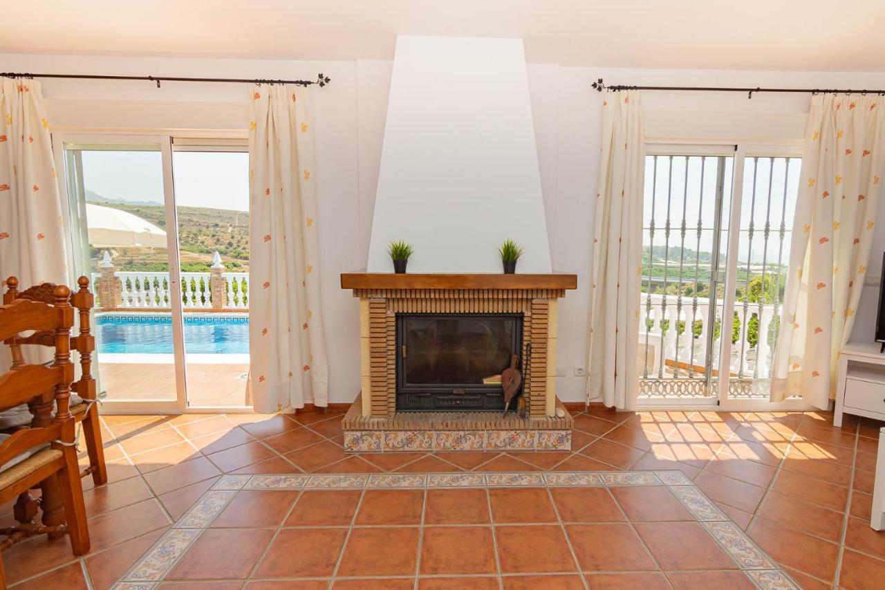 VILLA ANDALUCÍA: cerca de todo, intimidad y espacio Nerja Exterior foto