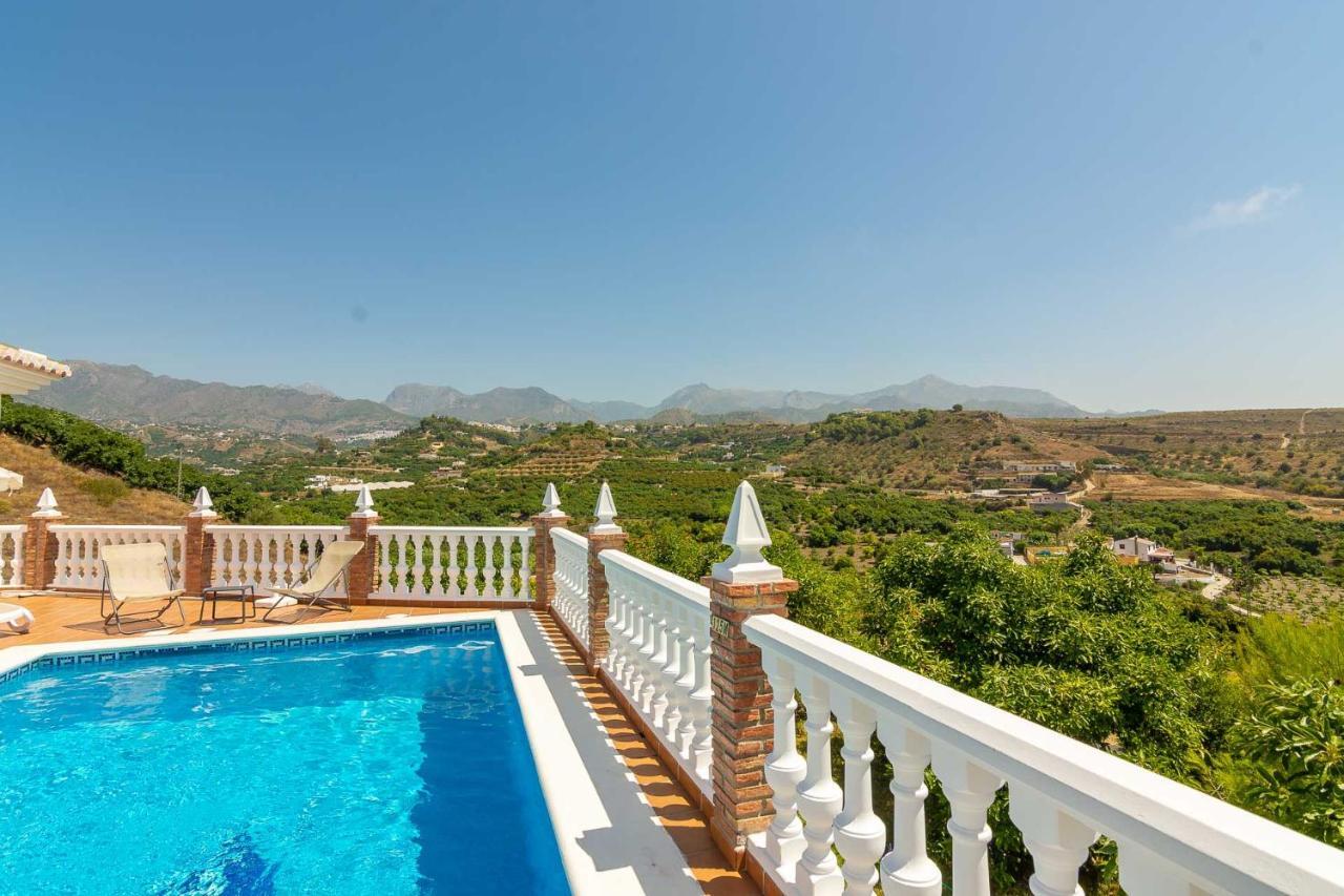 VILLA ANDALUCÍA: cerca de todo, intimidad y espacio Nerja Exterior foto