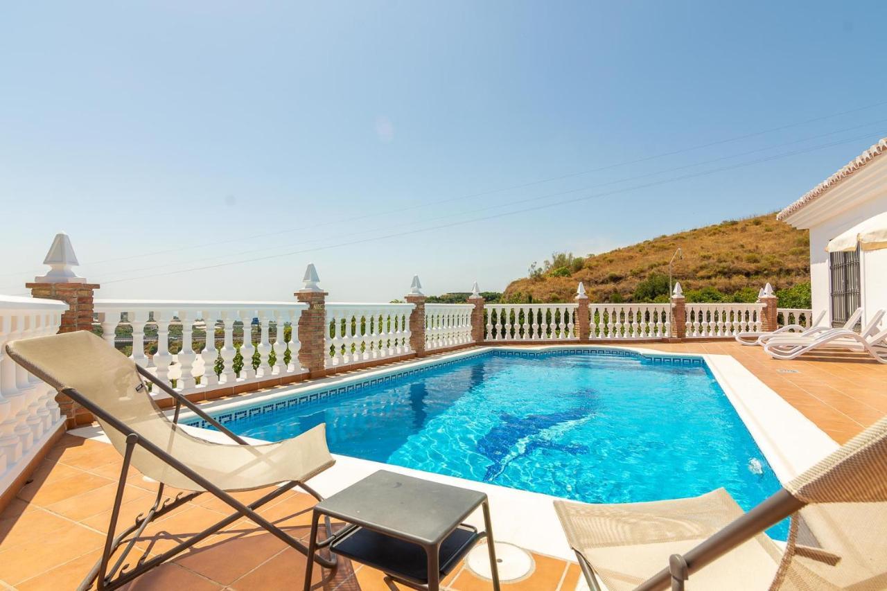 VILLA ANDALUCÍA: cerca de todo, intimidad y espacio Nerja Exterior foto