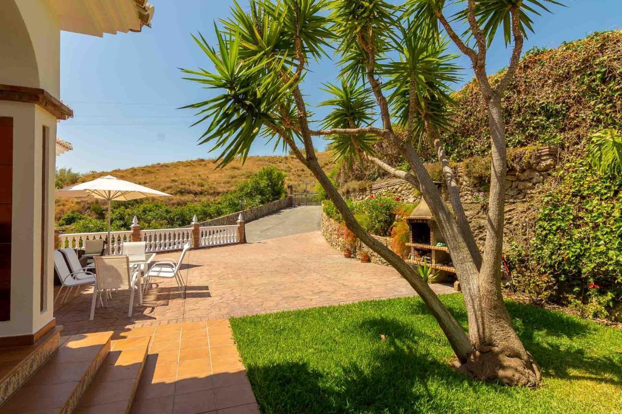 VILLA ANDALUCÍA: cerca de todo, intimidad y espacio Nerja Exterior foto