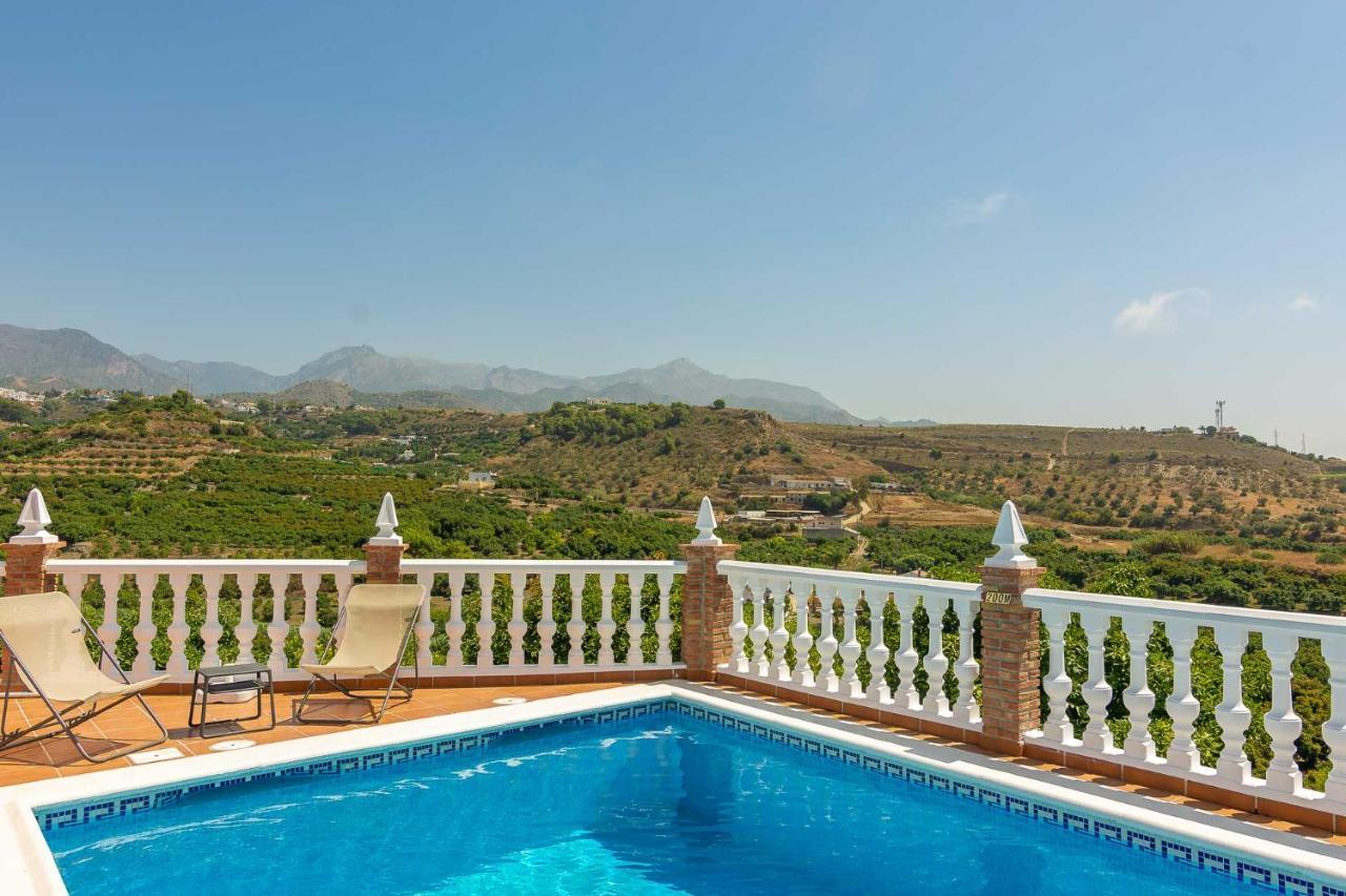 VILLA ANDALUCÍA: cerca de todo, intimidad y espacio Nerja Exterior foto