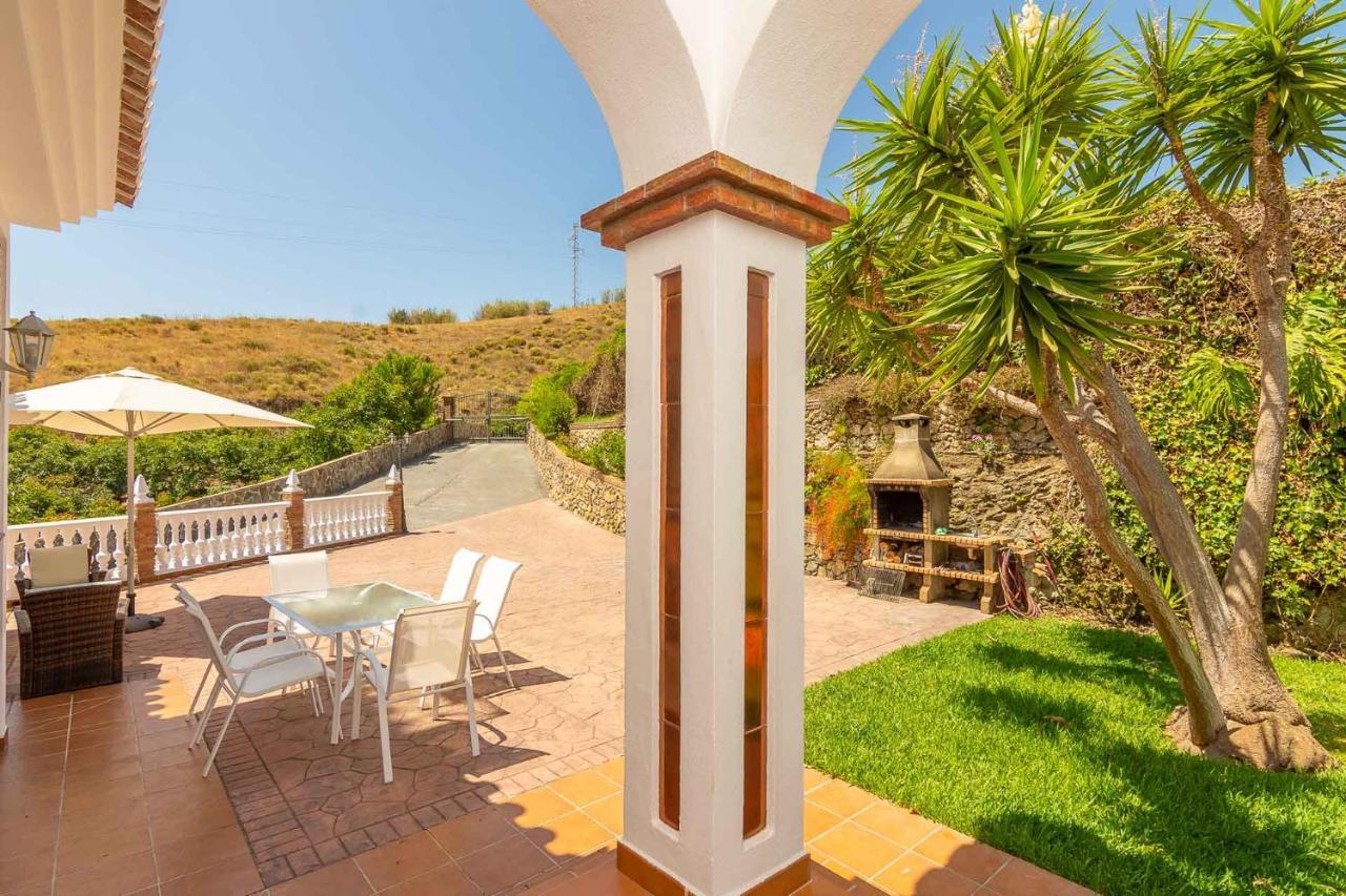 VILLA ANDALUCÍA: cerca de todo, intimidad y espacio Nerja Exterior foto