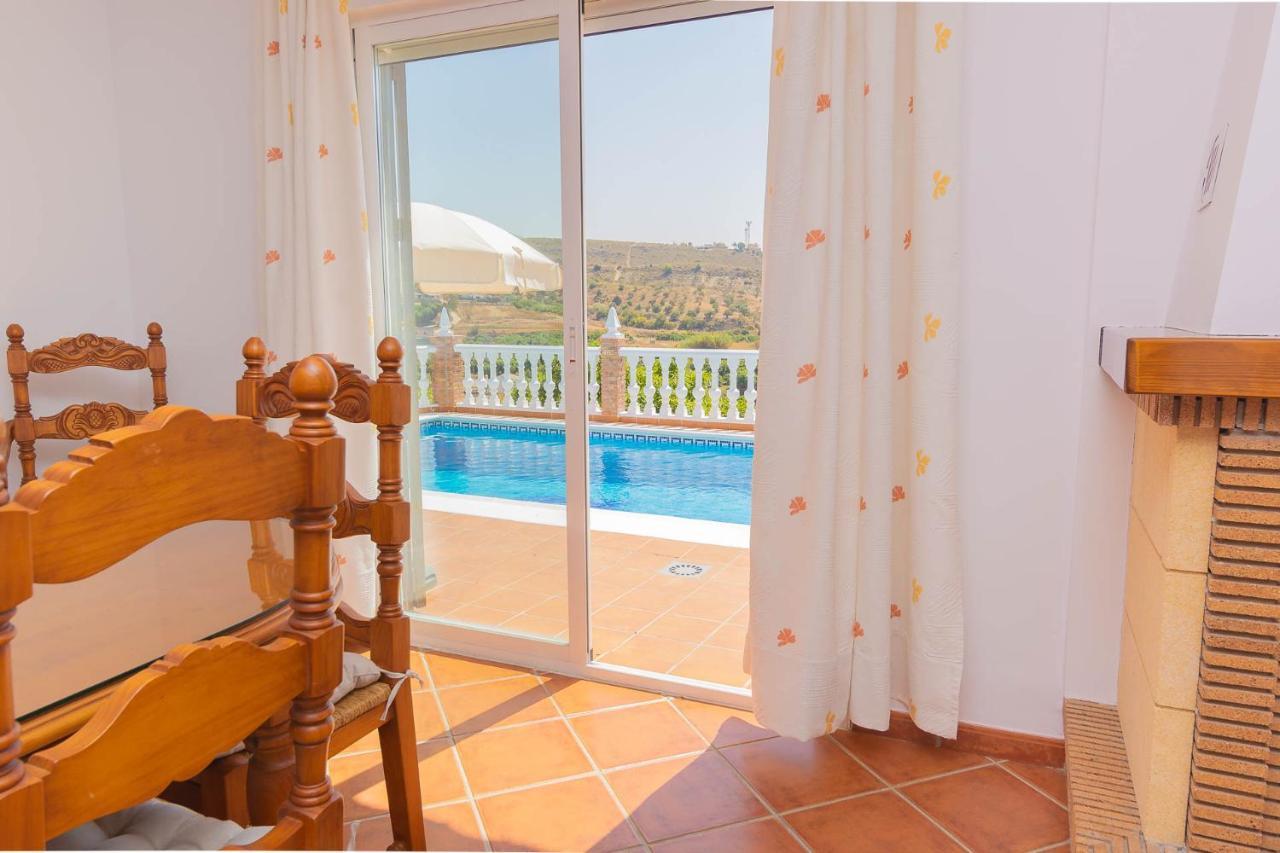 VILLA ANDALUCÍA: cerca de todo, intimidad y espacio Nerja Exterior foto