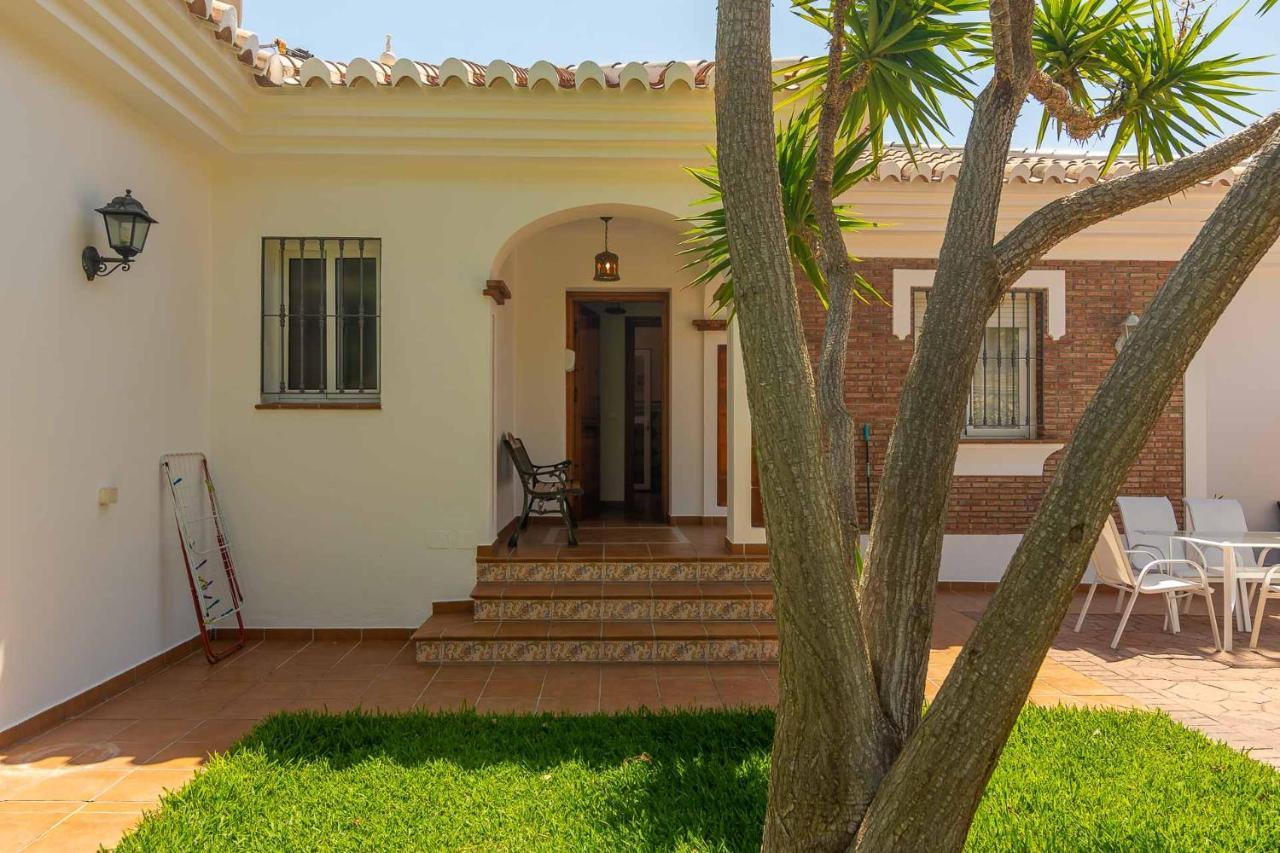 VILLA ANDALUCÍA: cerca de todo, intimidad y espacio Nerja Exterior foto
