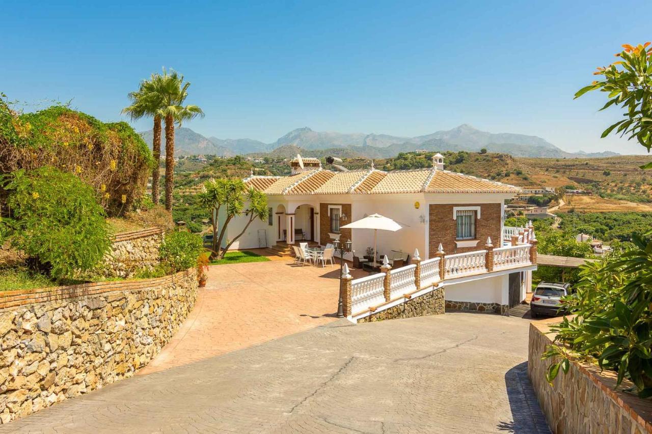 VILLA ANDALUCÍA: cerca de todo, intimidad y espacio Nerja Exterior foto