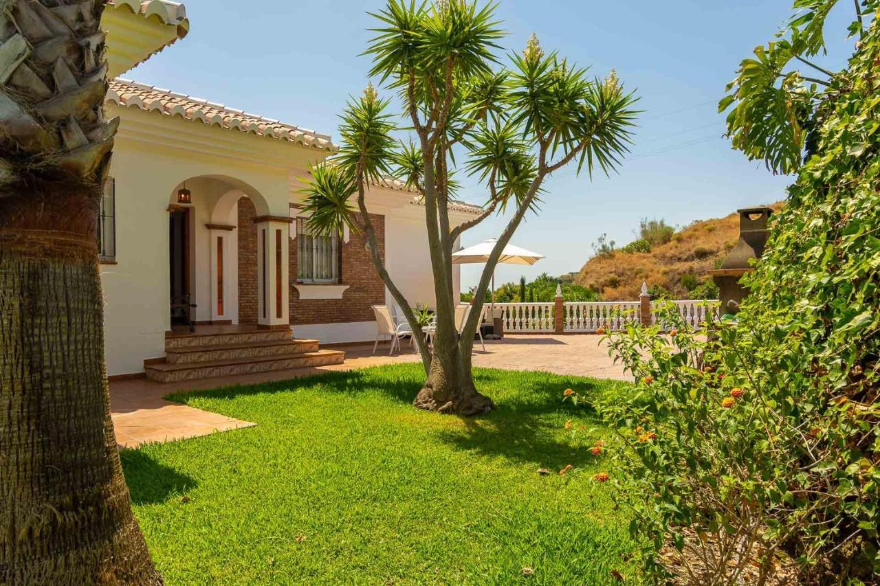 VILLA ANDALUCÍA: cerca de todo, intimidad y espacio Nerja Exterior foto