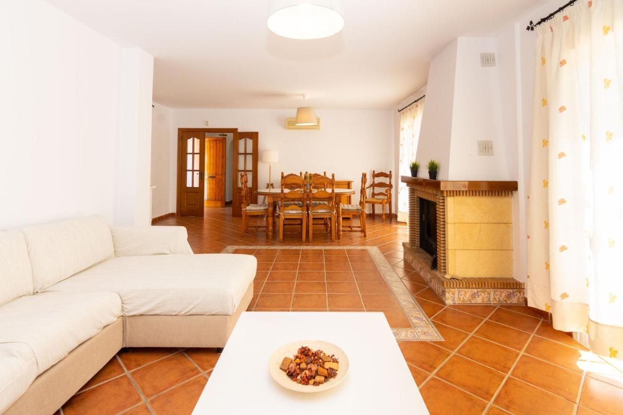 VILLA ANDALUCÍA: cerca de todo, intimidad y espacio Nerja Exterior foto