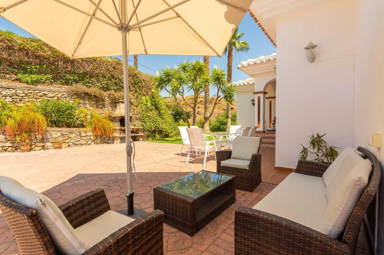 VILLA ANDALUCÍA: cerca de todo, intimidad y espacio Nerja Exterior foto