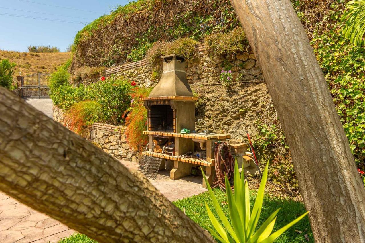 VILLA ANDALUCÍA: cerca de todo, intimidad y espacio Nerja Exterior foto