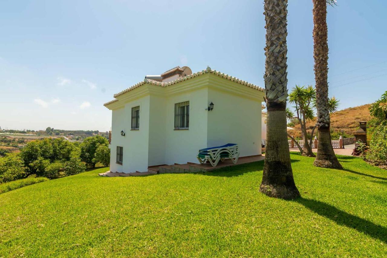 VILLA ANDALUCÍA: cerca de todo, intimidad y espacio Nerja Exterior foto