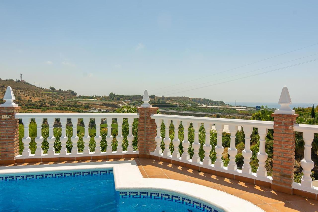 VILLA ANDALUCÍA: cerca de todo, intimidad y espacio Nerja Exterior foto